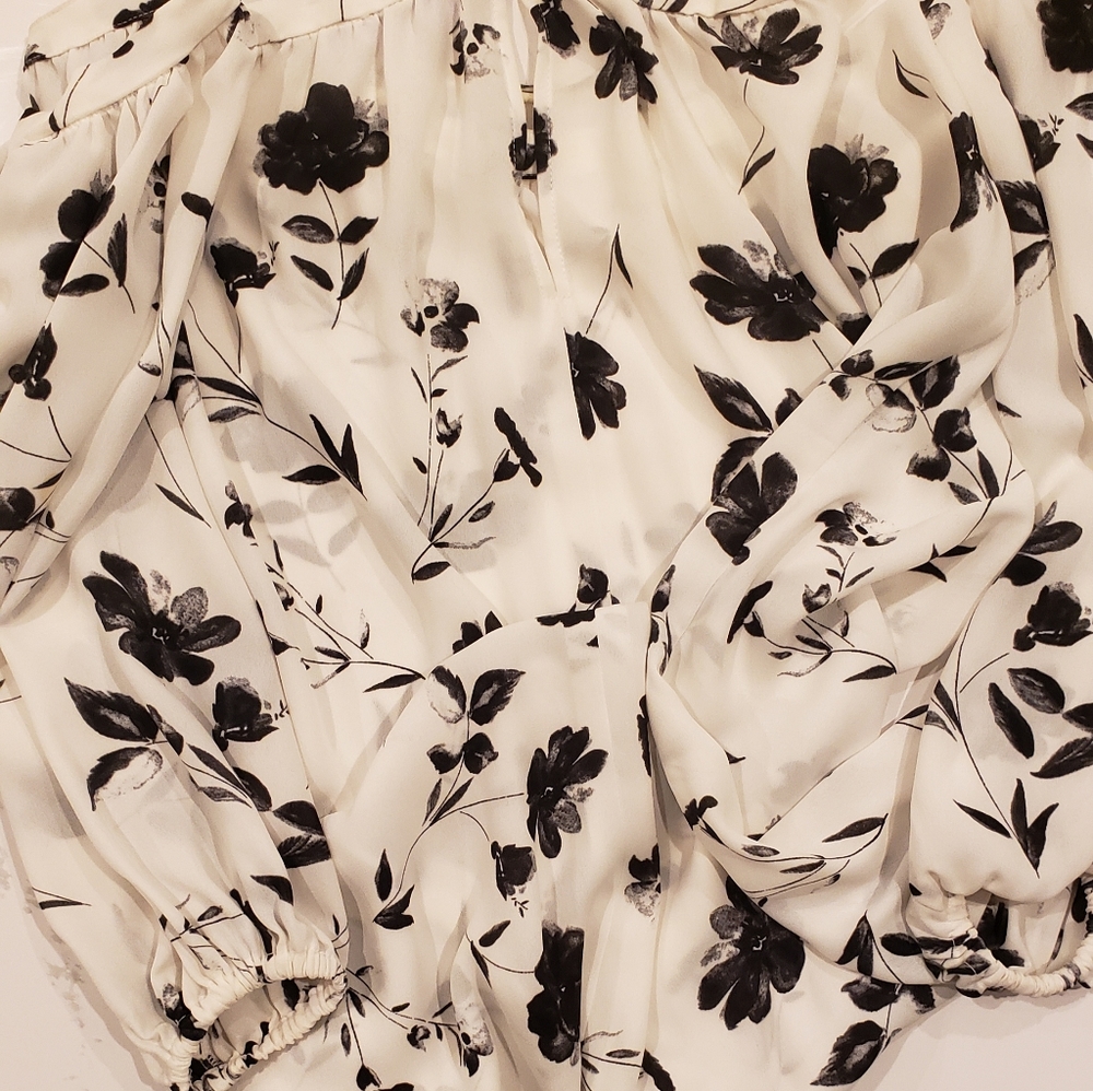 1. State Floral flowy off shoulder blouse size xs